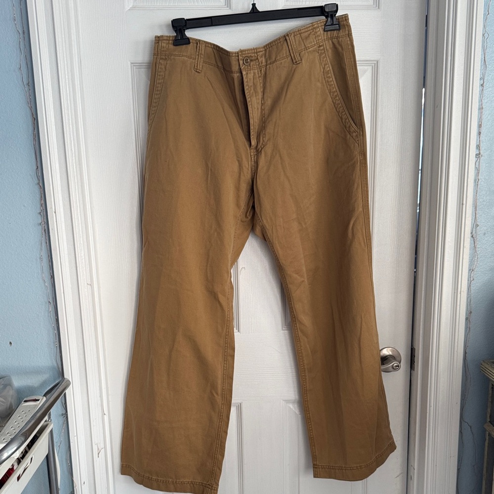GAP Men's Khaki Chino Pants in Tan